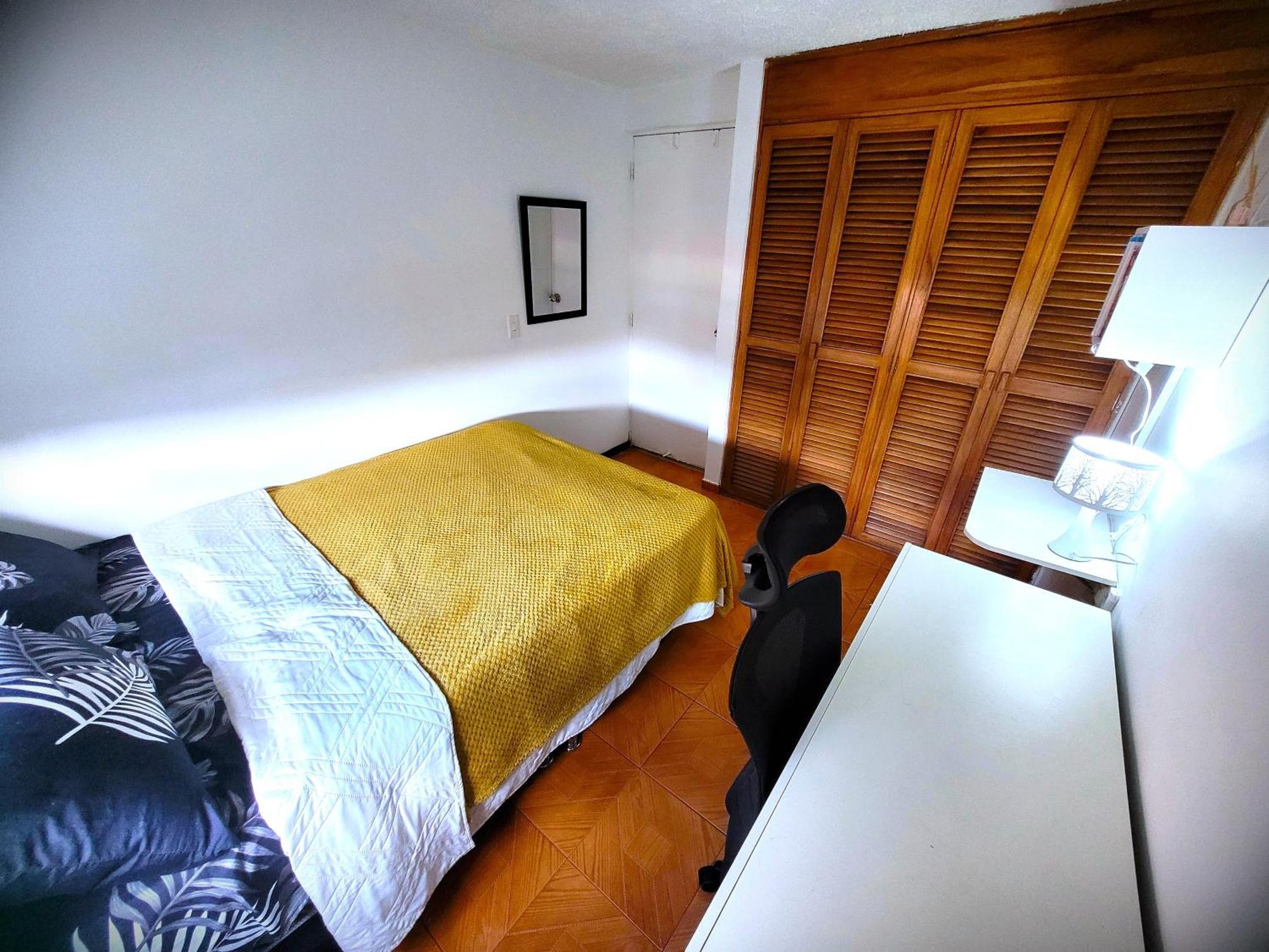 Cozy Private Room, Area In Bogota's Northern Homestay *